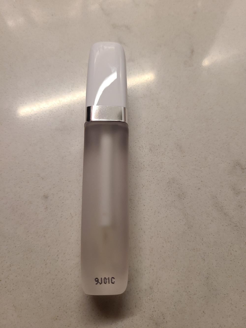 Marc Jacobs 10 Kissability Hydrating Coconut Lip Oil - Picture 2 of 3